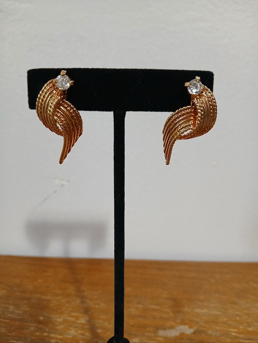 Vintage Gold Tone Stud Clip On Earrings Twist Rope Unique Retro